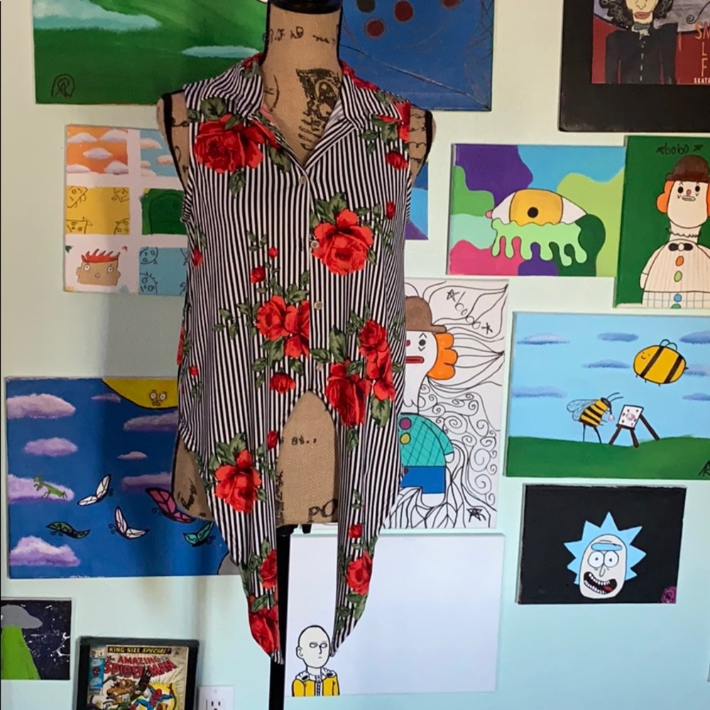 cute sleeveless button up top with flowers